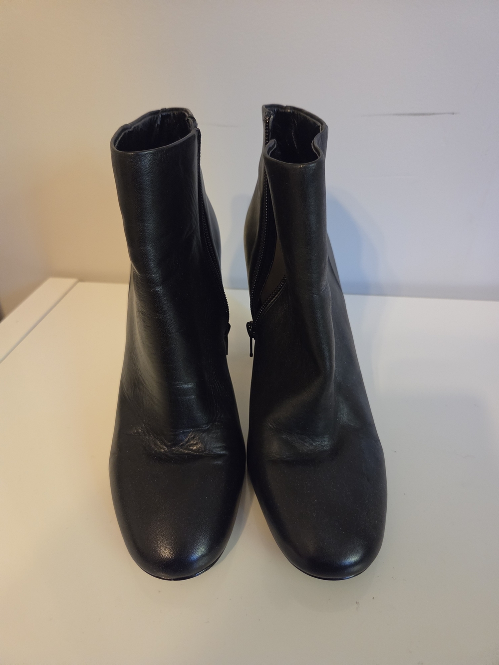 Classic Aldo Black Women's Ankle Boots - Sleek Zip Design Size 10